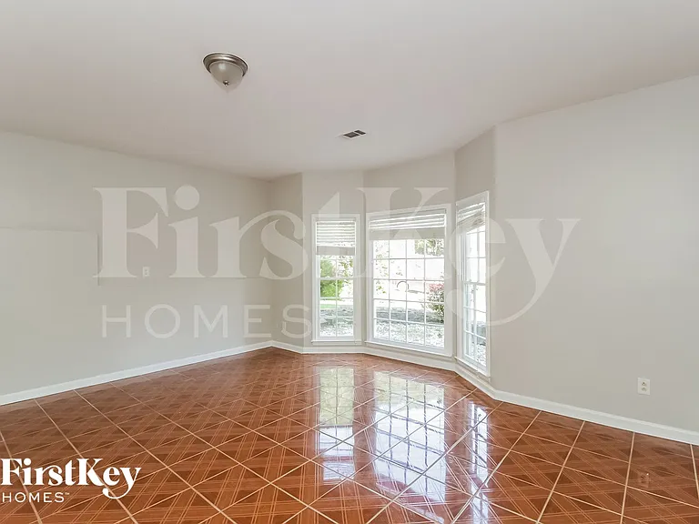 224 Tennis Court Ln NW — Photo 12