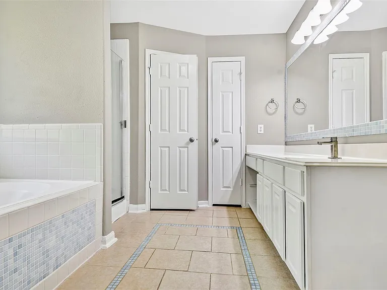 5601 Savannah Woods Ln — Photo 9