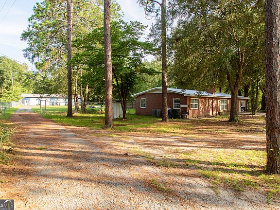 3rd image of 1526 Rayonier Rd