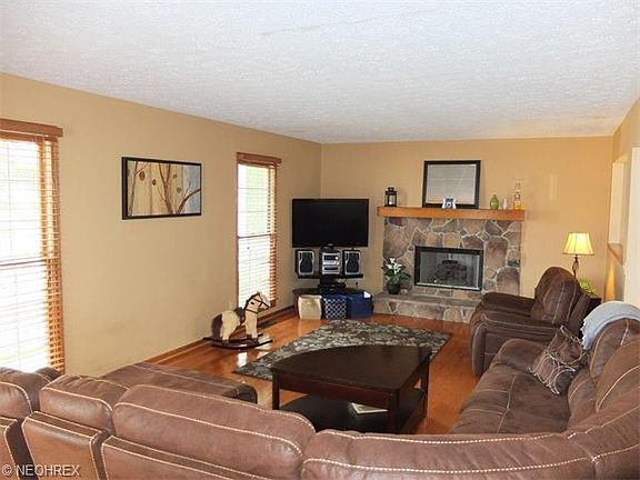 2nd image of 733 Shireden Ave NW