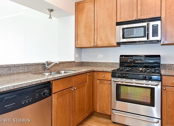 4th image of 200 N Jefferson St APT 1907