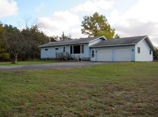 5394 Pickerel Lake Rd, Petoskey, MI 49770