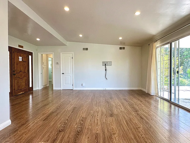 248 Bloom Dr — Photo 4