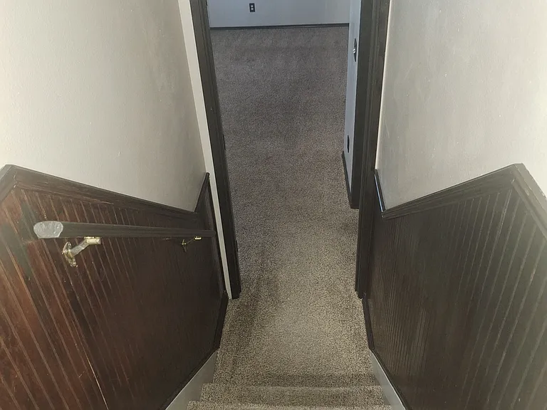 213 Sharon Ave E — Photo 31