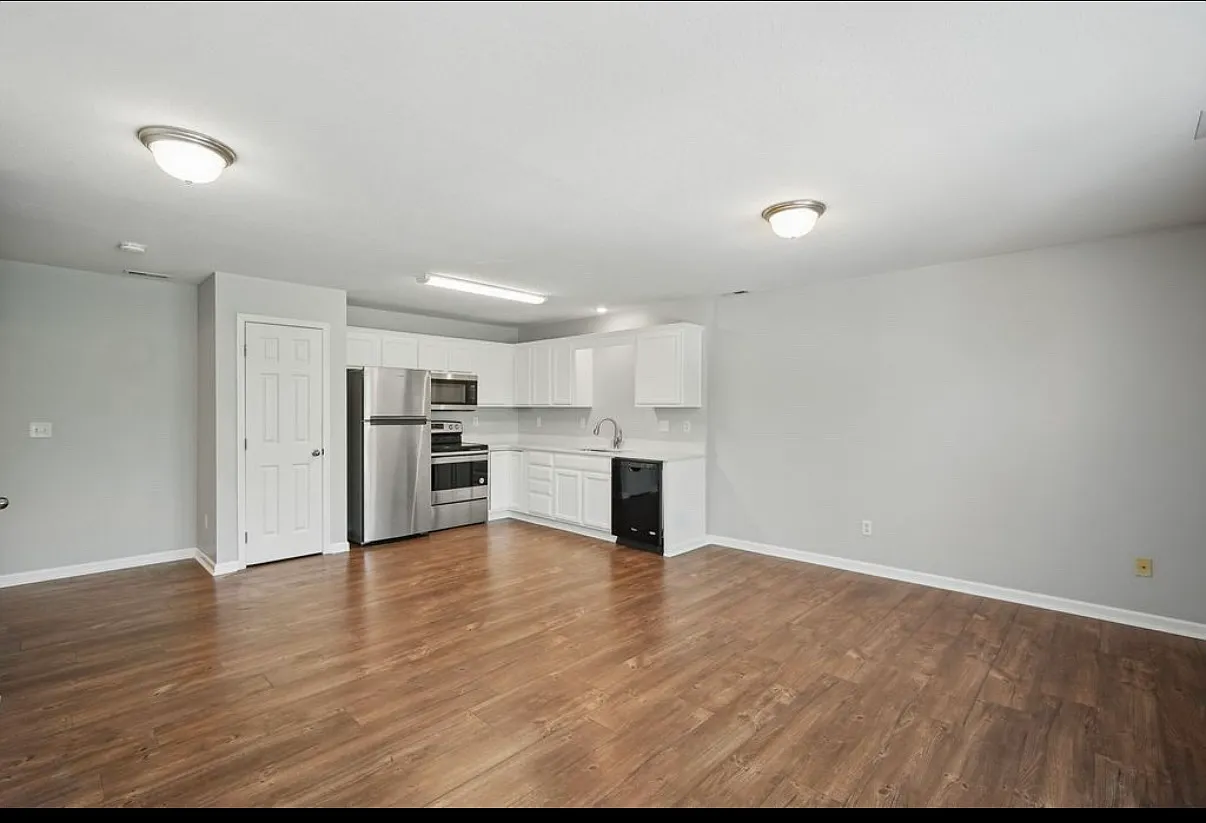 1282 SE Village View Ln — Photo 4