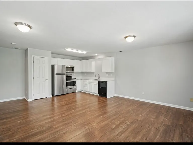 1282 SE Village View Ln — Photo 4