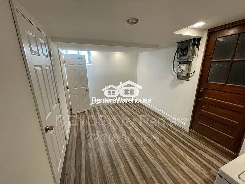 3 bed, 2.0 bath, 1800 sqft, $1,700 — Photo 3