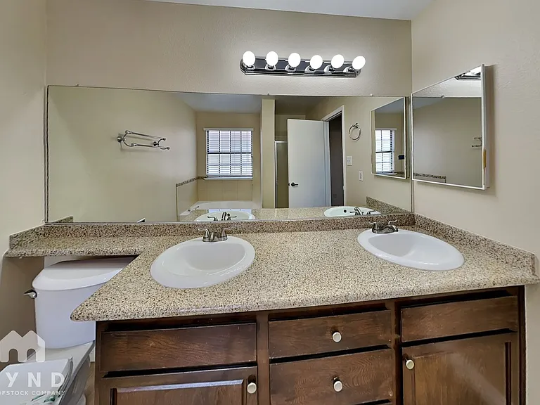 609 Spyglass Ln — Photo 10