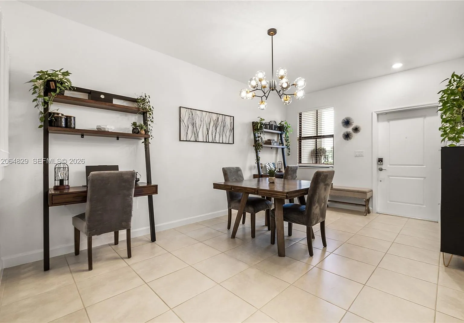 4 bed, 2.5 bath, 1820 sqft, $3,400 — Photo 3