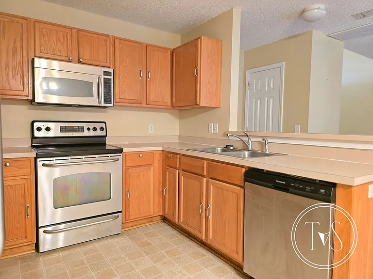 139 Wax Myrtle Ct — Photo 8