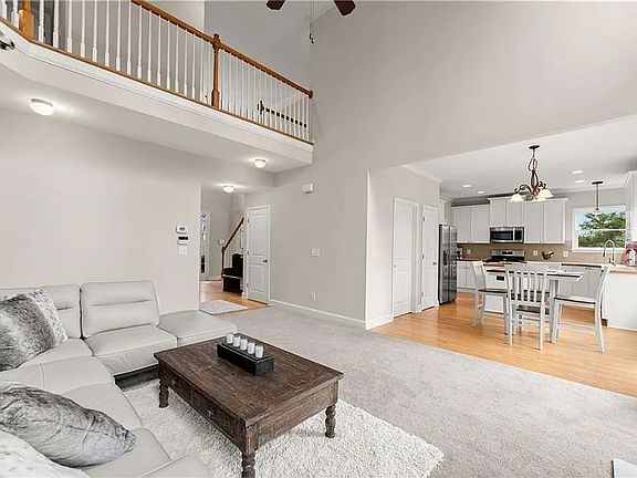 3rd image of 5987 Wellington Ave