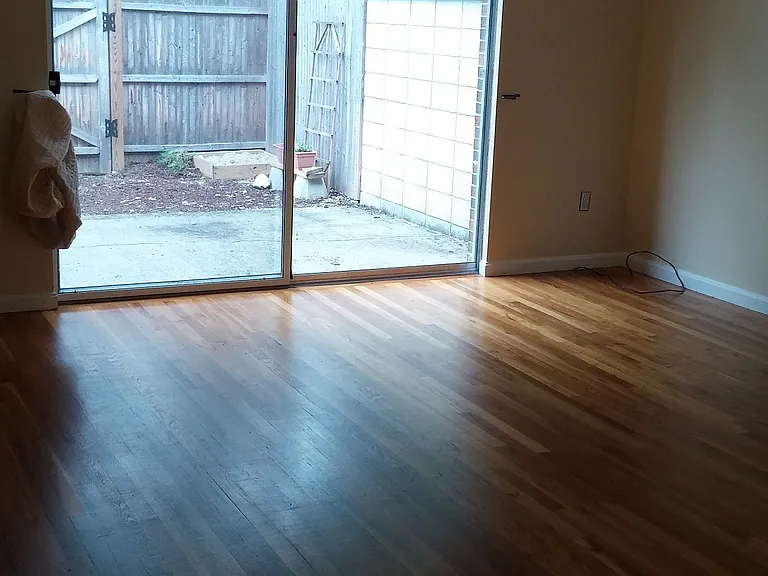 32 Webster Ct — Photo 2