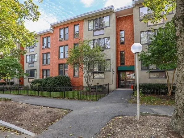 38 Juniper St APT 108, Brookline, MA 02445