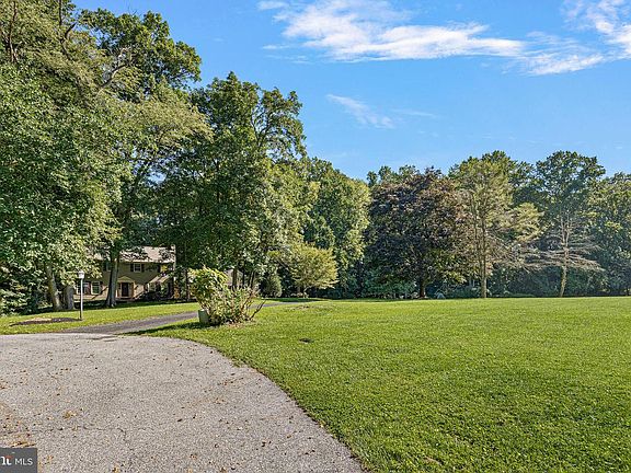 4th image of 140 Queen Ln
