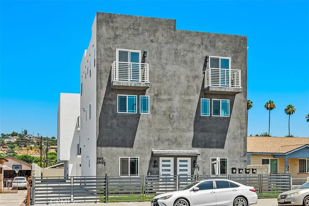 4 bed, 1659 sqft, $4,375 — Photo 1