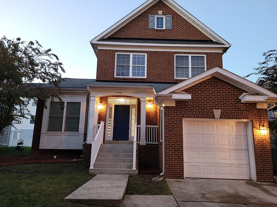 Exterior / Main Entryway