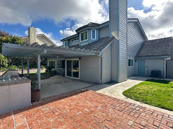 2nd image of 990 Grayrock St