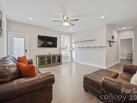 2nd image of 1544 Farmington Hills Dr