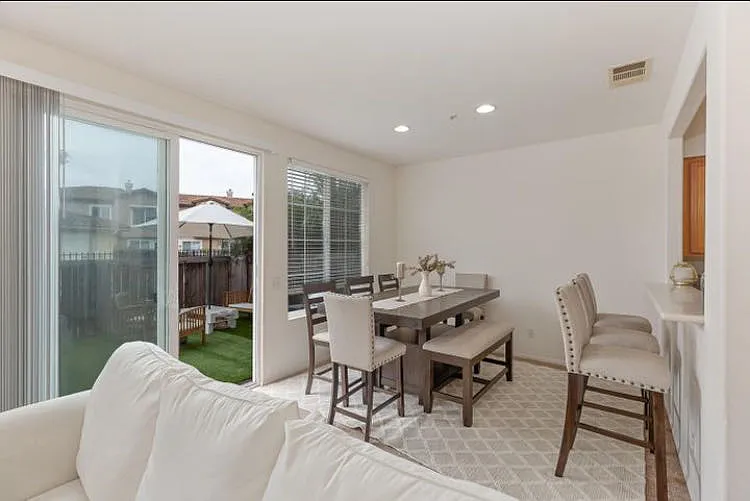 550 Poppyfield Pl — Photo 3