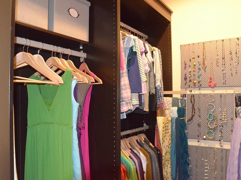 CASE 101 Closet B