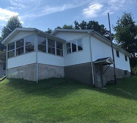 2nd image of 1008 Leonard Ave