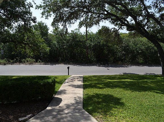 2nd image of 115 E Sierra Cir