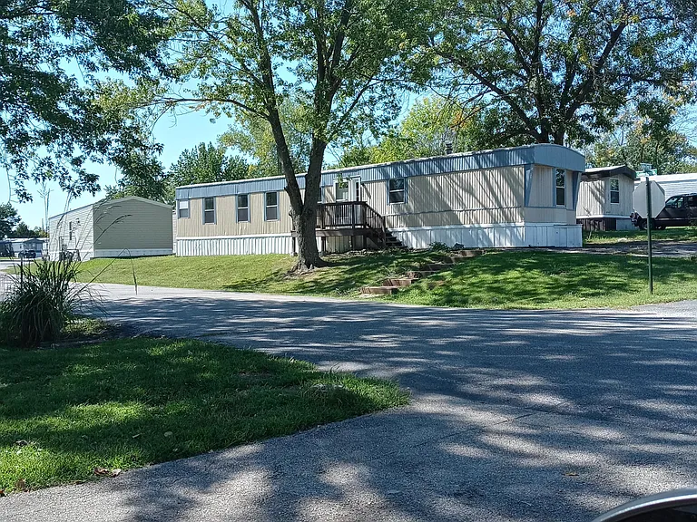 252 Golden Crst — Photo 1