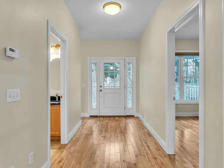 366 Colchester Ave — Photo 9