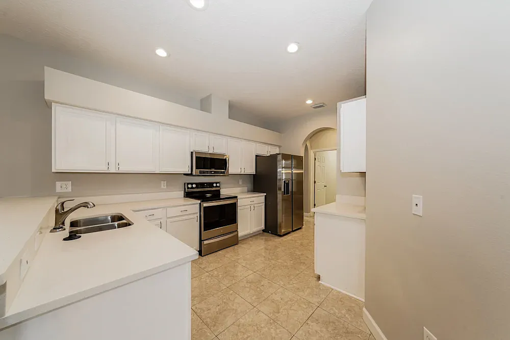 3 bed, 2154 sqft, $1,300 — Photo 2