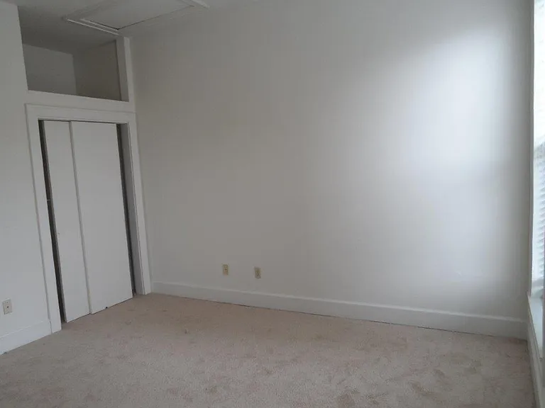 129 N College Ave — Photo 12