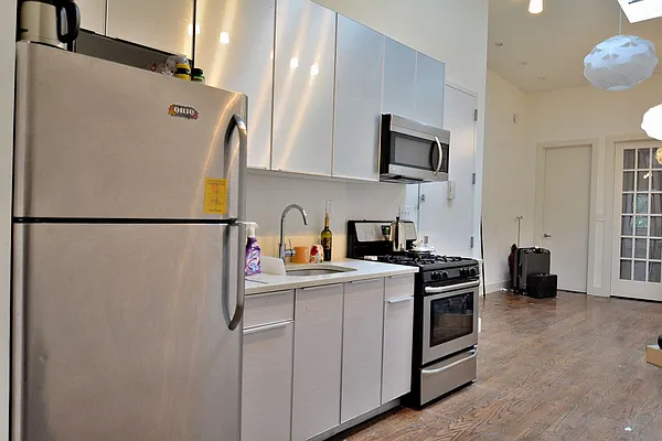 Rented by Hagstrom Management Inc | media 38