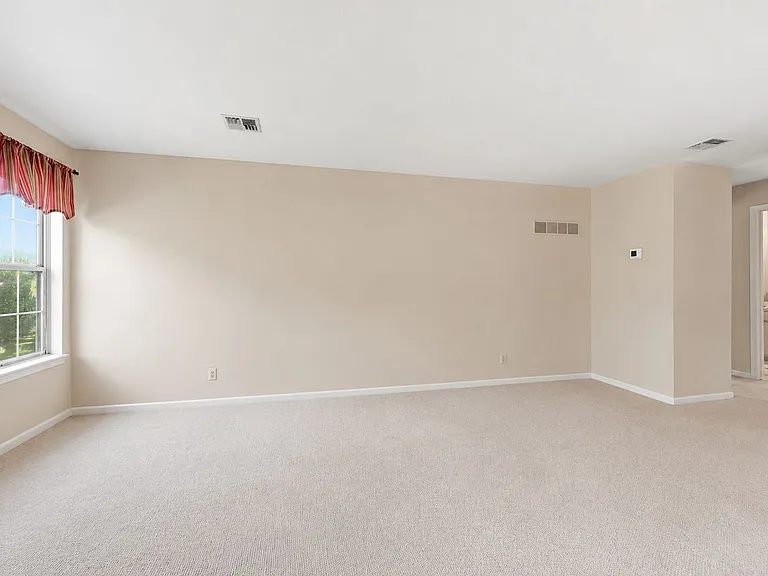 700 Bradford Ter — Photo 6