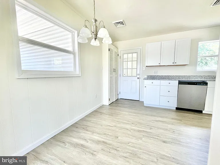 1416 S Governors Ave — Photo 10