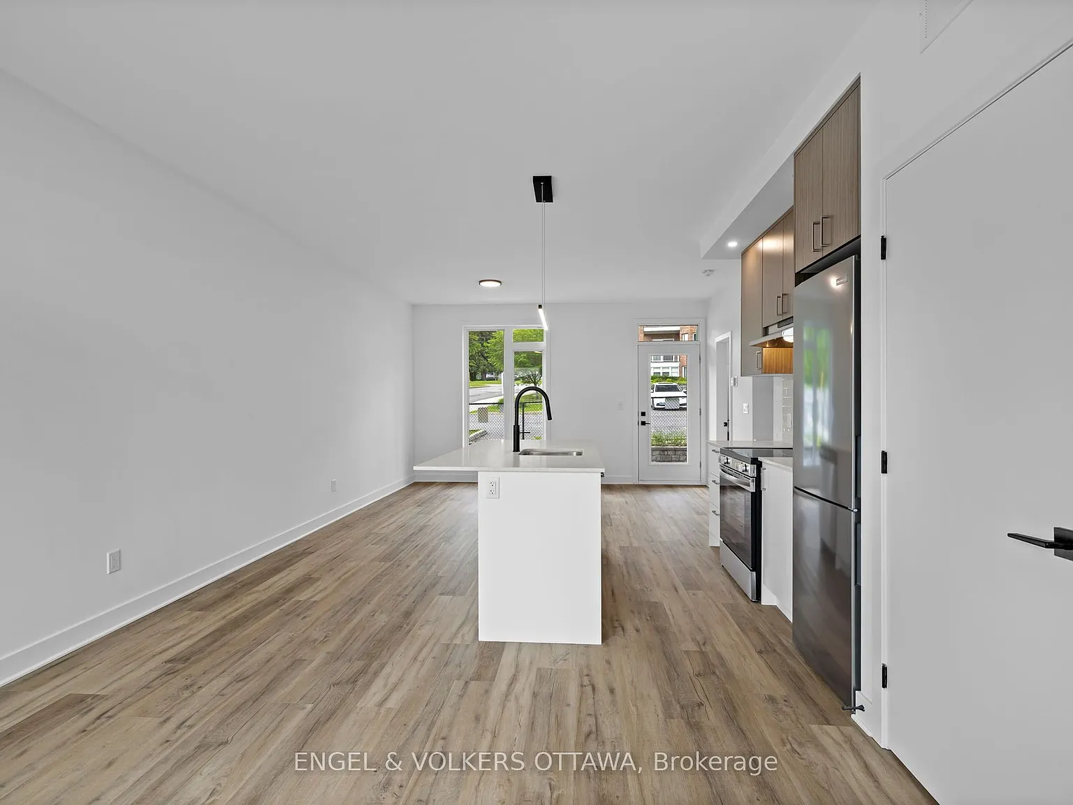 2 bed, $2,300 — Photo 4