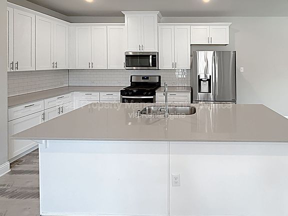 4th image of 4621 Piedras Lanzar Dr