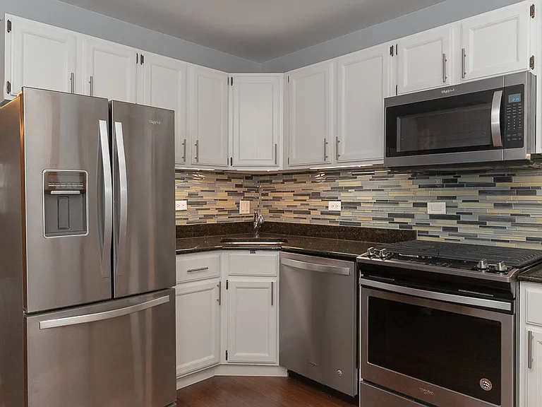 3710 N Clark St #E01P — Photo 3
