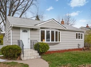 1441 Primrose Curv, Roseville, MN 55113