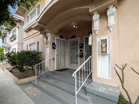 3rd image of 134-140 Bonito Ave #138