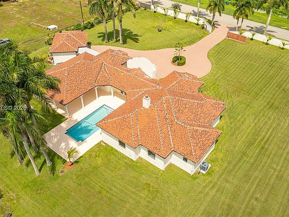 4th image of 20970 SW 264th St