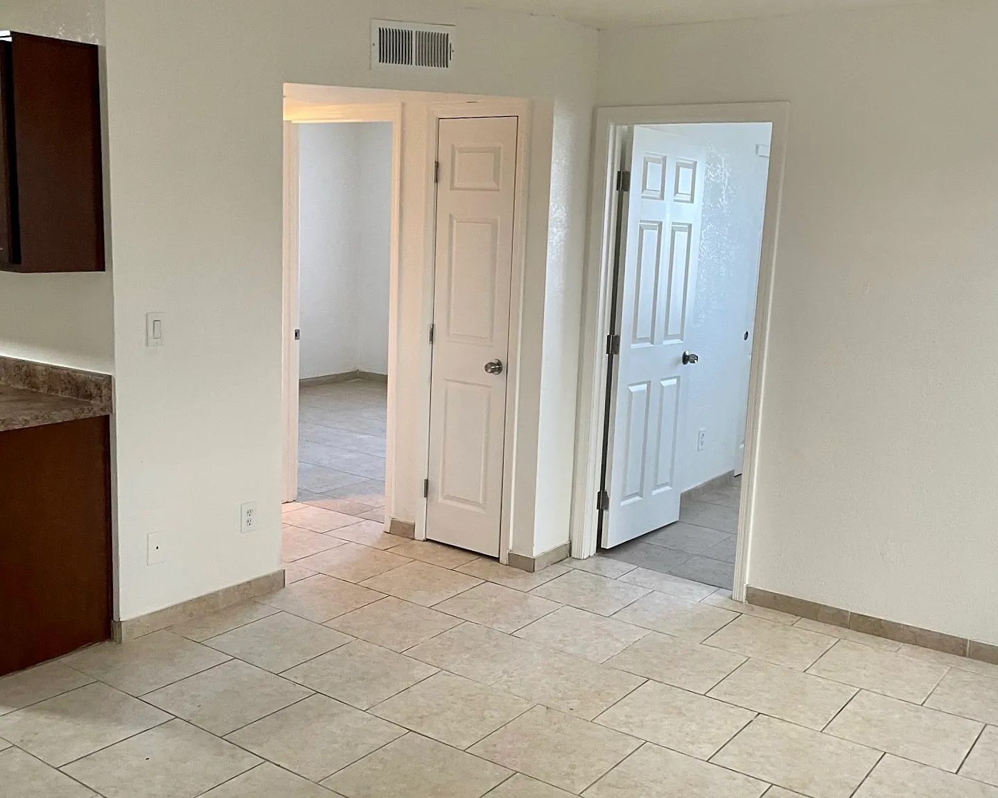 2417 W Campbell Ave — Photo 3