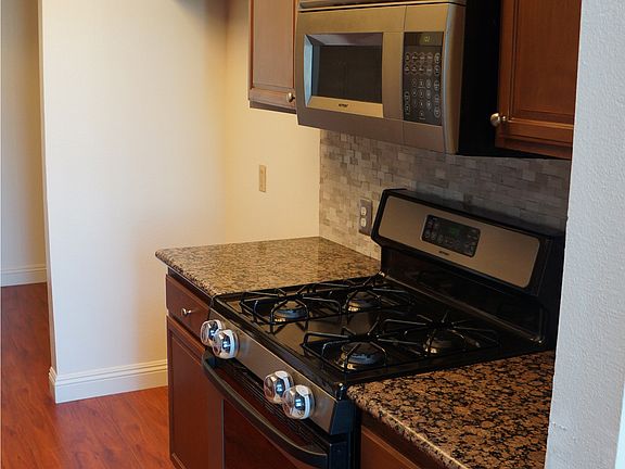 3rd image of 1271 Granville Ave APT 403