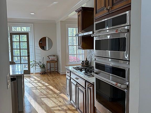 5th image of 140 Ashborough Park
