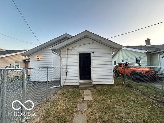 4th image of 3642 Creston Dr