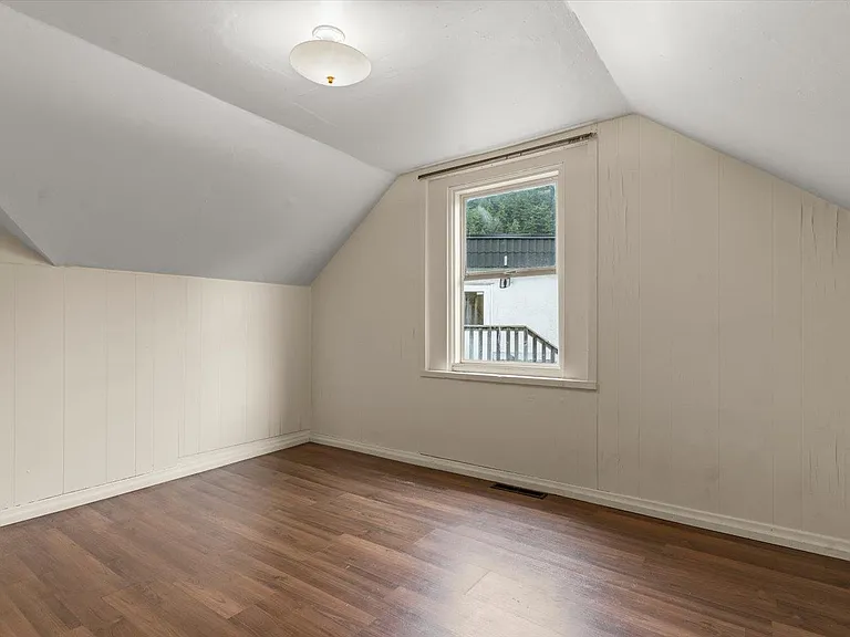 231 Spruce St — Photo 11