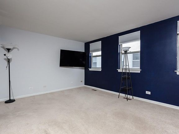5th image of 2943 N Lincoln Ave APT 207
