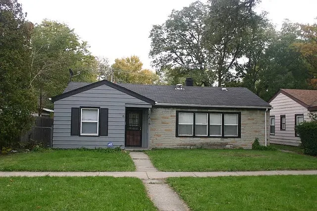 16815 Western Ave photo 1