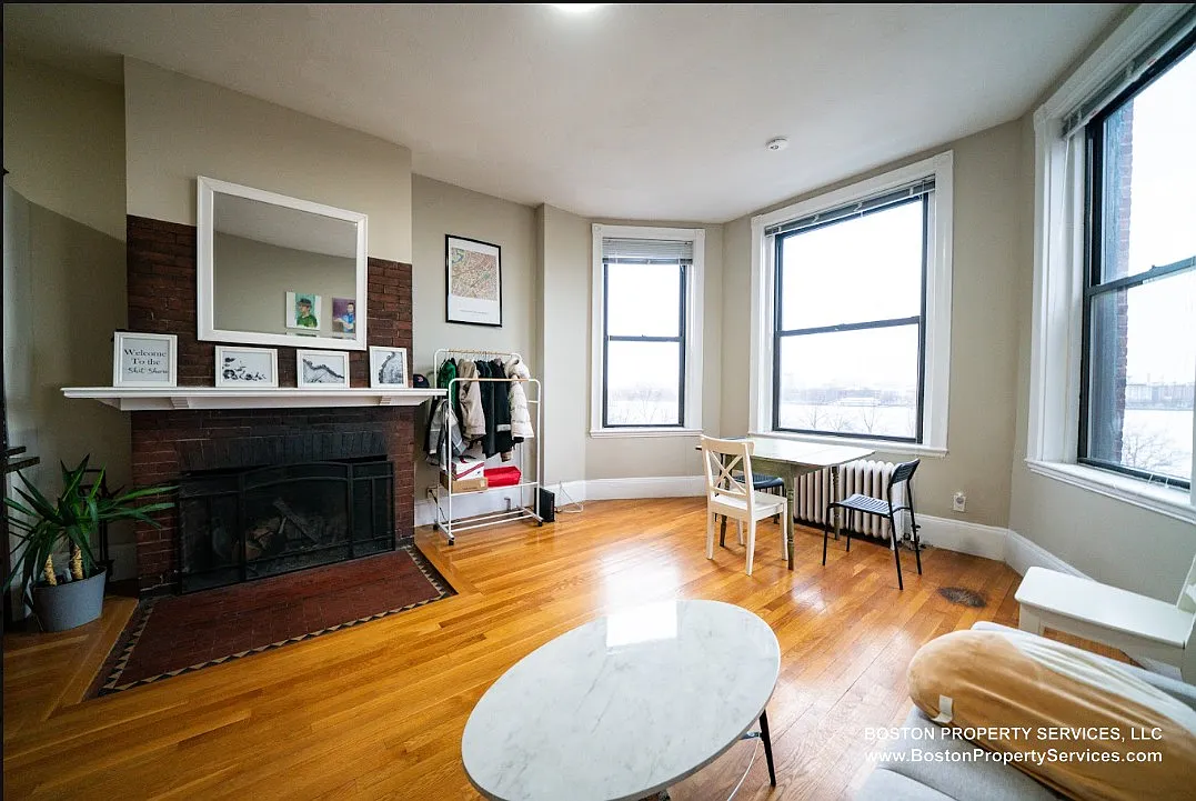 39 Bay State Rd — Photo 4