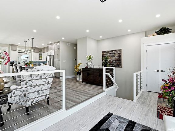 3rd image of 701 Casper CRESCENT