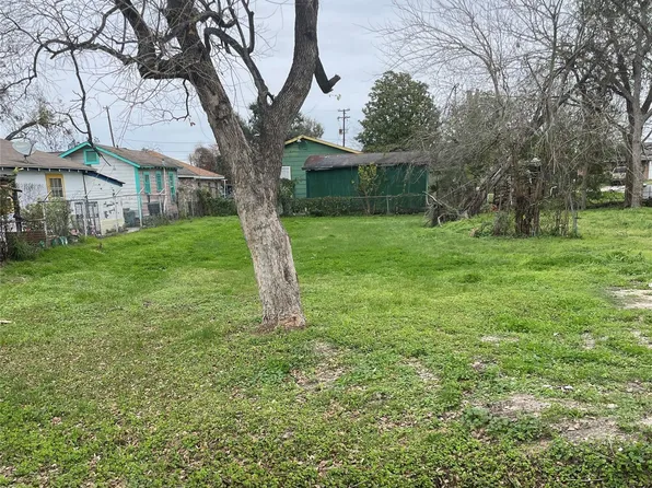 2608 Wayne St, Houston, TX 77026