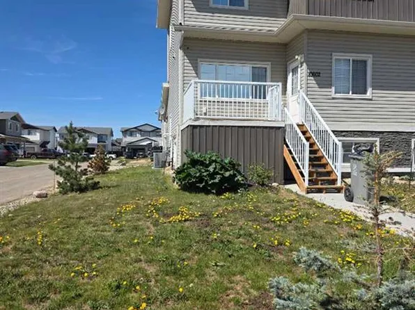 10602 W 114b St, Grande Prairie, AB T8V 6M2
